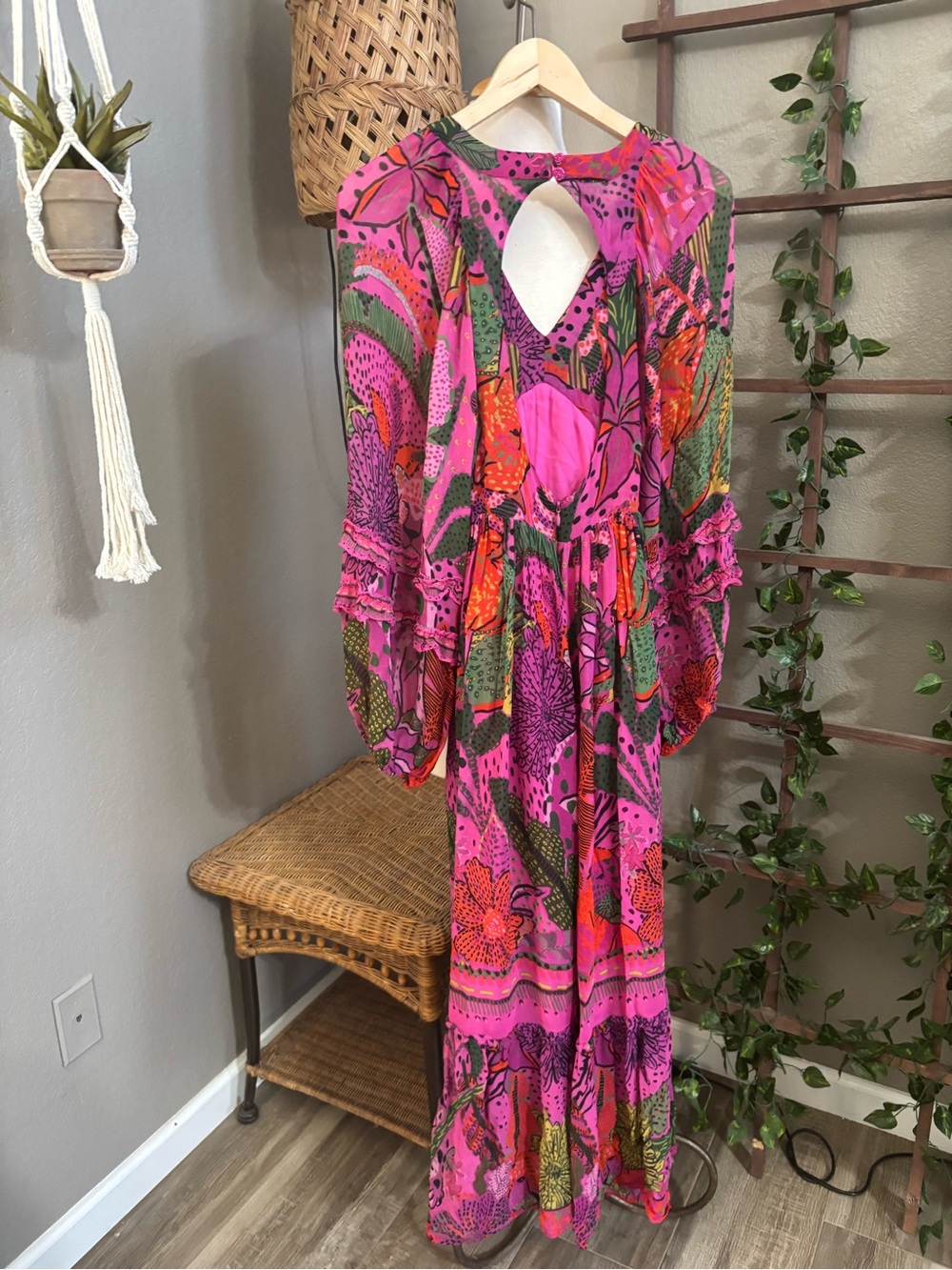 ▪️Farm Rio Long-Sleeve V-Neck Dress Pink Cool Leopards Maxi - Picture 12 of 16